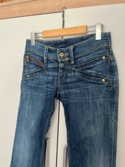 Levi’s lavtaljede jeans