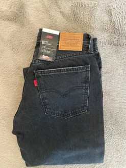 Levi’s Middy Straight women 26x33 ny