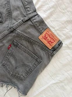 Levis midrise/lowrise shorts