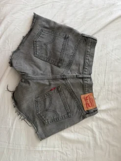 Levis midrise/lowrise shorts