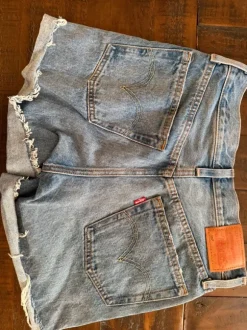 Levis shorts stl 25
