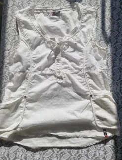 Levis top