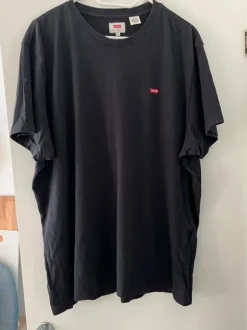 Levi’s t-shirt