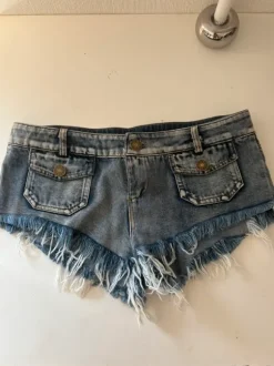 Lågmidjade jeansshorts