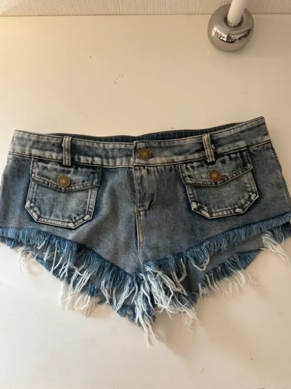 Lågmidjade jeansshorts