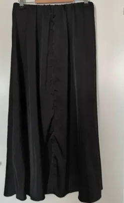 Liberté Essentiel Ova Skirt – sort satin nederdel str. L