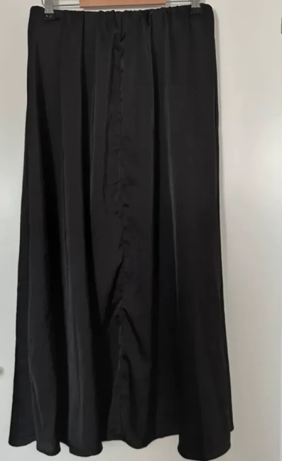 Liberté Essentiel Ova Skirt – sort satin nederdel str. L