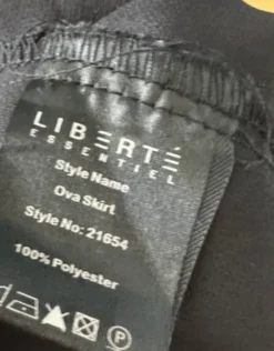 Liberté Essentiel Ova Skirt – sort satin nederdel str. L