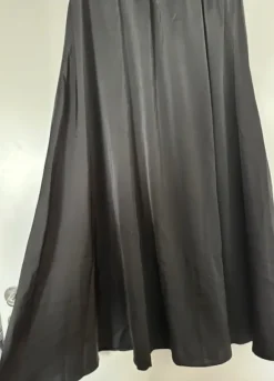 Liberté Essentiel Ova Skirt – sort satin nederdel str. L