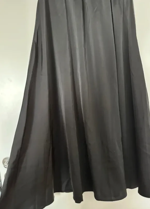 Liberté Essentiel Ova Skirt – sort satin nederdel str. L