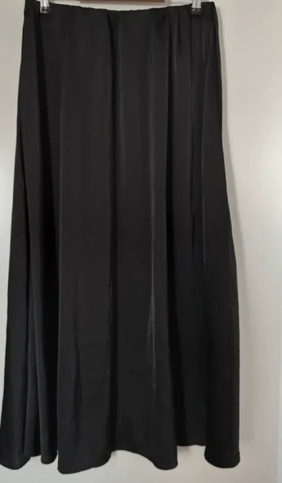 Liberté Essentiel Ova Skirt – sort satin nederdel str. L