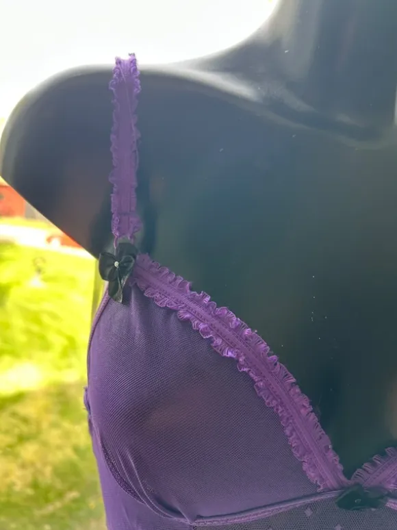 Lila genomskinlig negligé