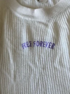 Lilla og gul striktrøje fra H&M