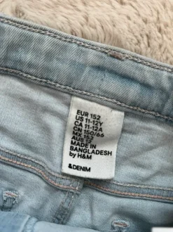 Ljus blåa lågmidjade shorts