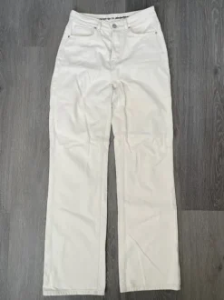 Ljusa jeans