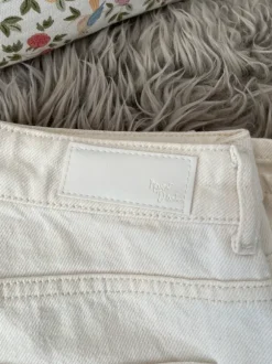 Ljusa jeans