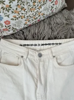 Ljusa jeans