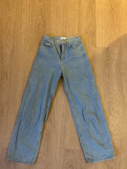 Ljusa jeans NAKD storlek 36
