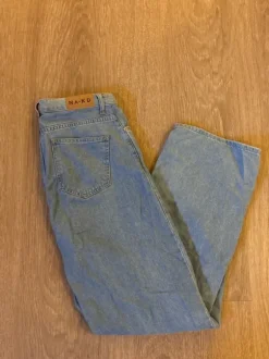 Ljusa jeans NAKD storlek 36