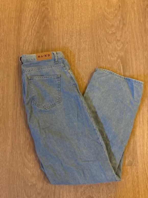 Ljusa jeans NAKD storlek 36