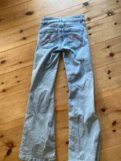Ljusblåa jeans