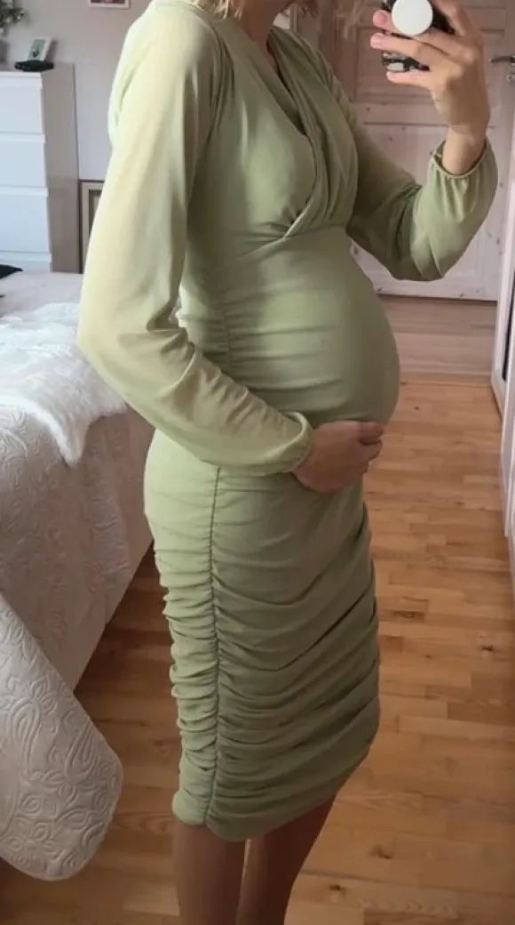 Ljusgrön mamma-klänning storlek 36