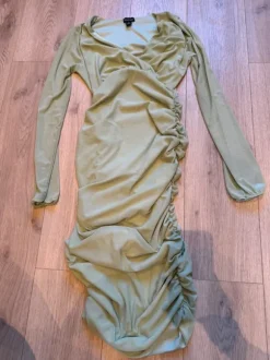 Ljusgrön mamma-klänning storlek 36