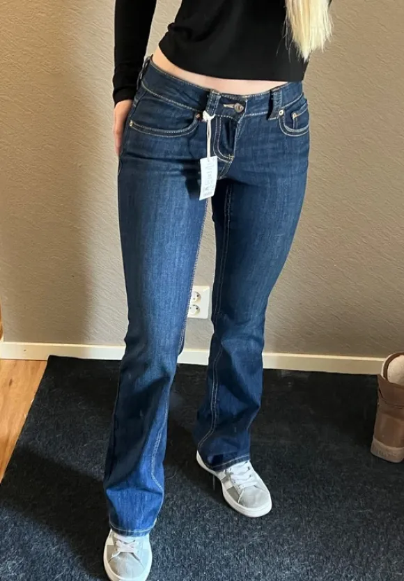 Low bootcut jeans