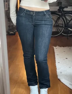 Low rise jeans