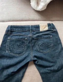 Low rise jeans