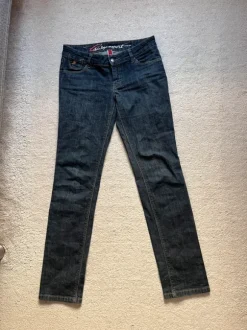 Low rise jeans