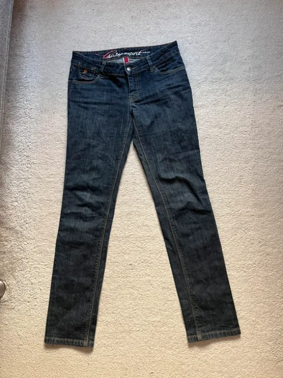 Low rise jeans