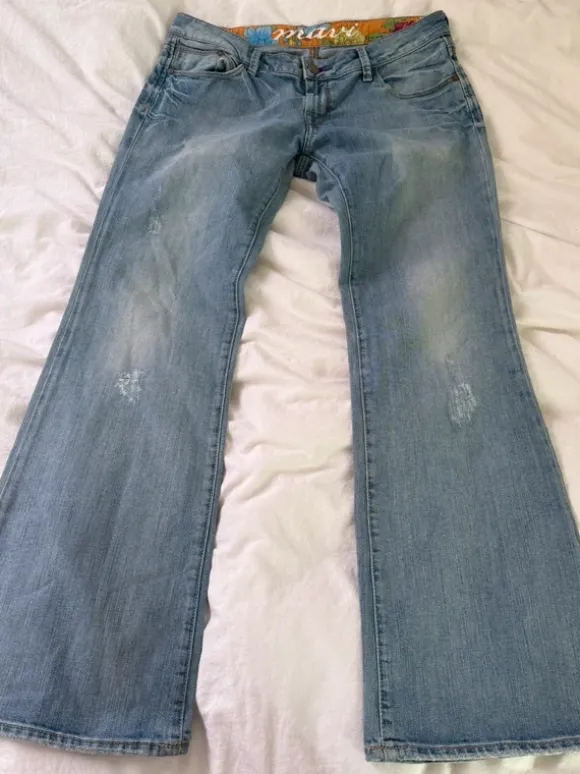 low rise ripped bootcut jeans 00s
