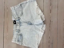 Low waist shorts
