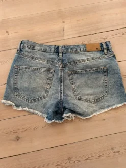 Low waist shorts