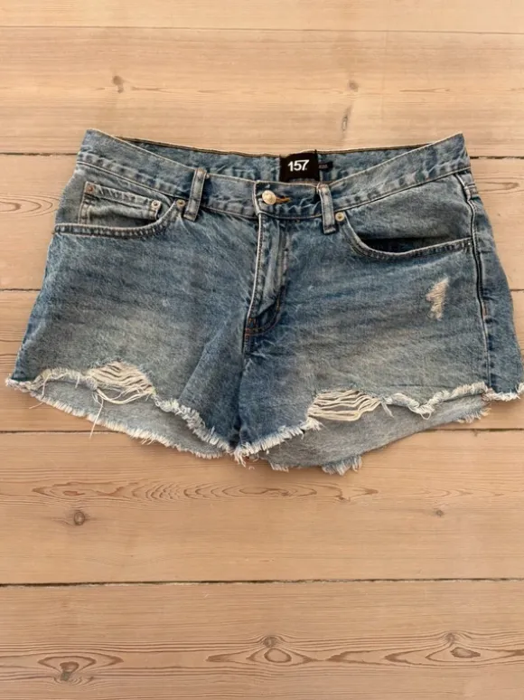 Low waist shorts