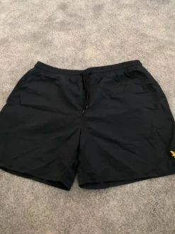 Lyle & Scott badshorts Svart med bakficka