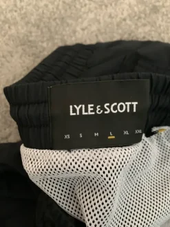 Lyle & Scott badshorts Svart med bakficka