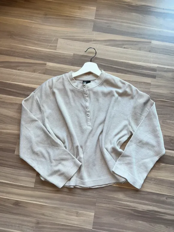 lysebeige loungesæt fra H&M i vaflet jersey materiale.