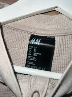 lysebeige loungesæt fra H&M i vaflet jersey materiale.