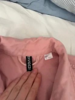 Lyserød jakke fra H&M