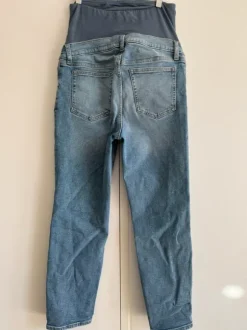 Mama jeans i lys denim
