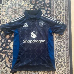 Man udt fodboldtrøje