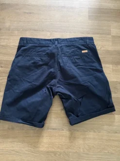 Marinblå chino shorts