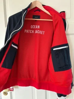 Marinblå herrjacka Gant.