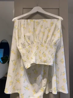 Matchande sett, kjol och topp från Gina tricot