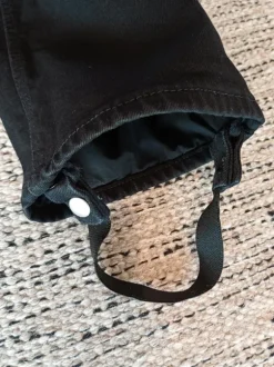 Mc jeans från Richa, svarta med knä och höftskydd