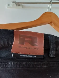Mc jeans från Richa, svarta med knä och höftskydd