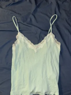 Mint grön linne med lace