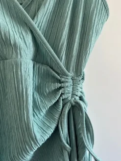 Mint/ ljusgrön klänning